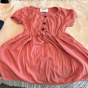 Lot of 2 old navy dresses size 4T good condition.